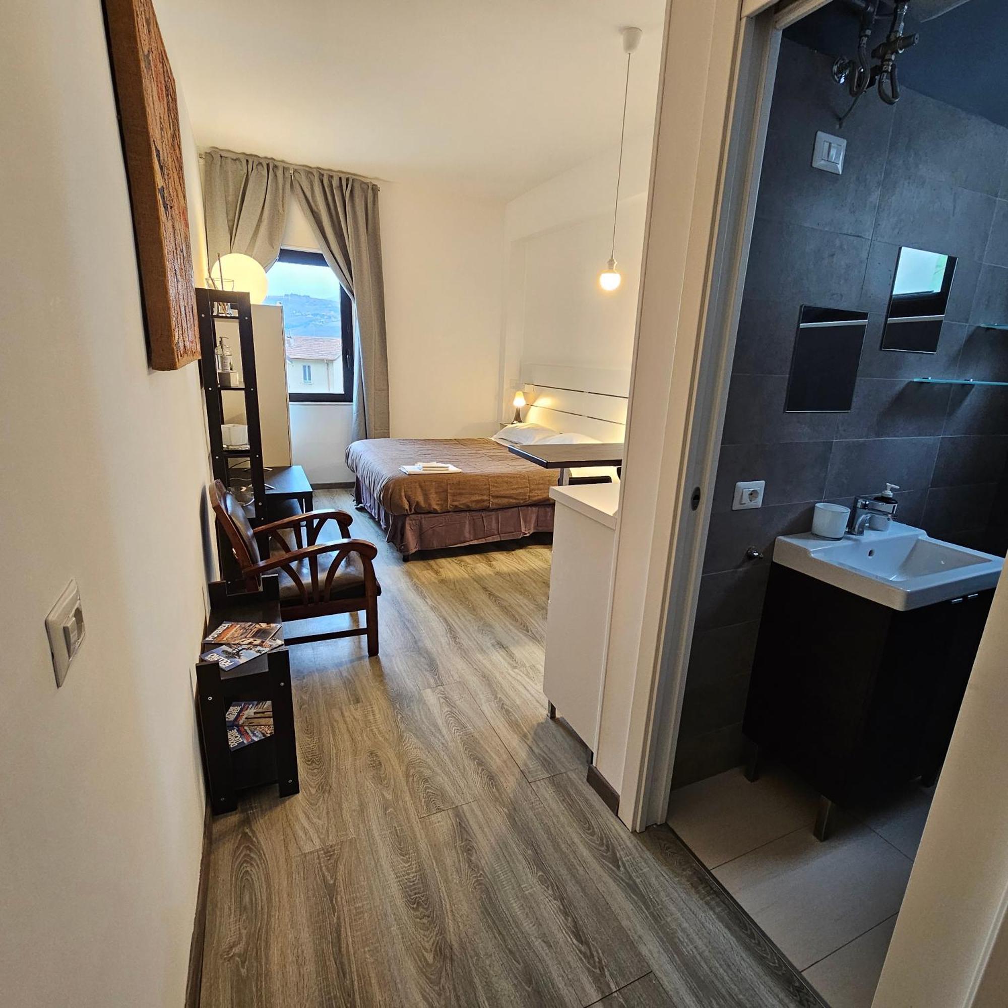 Room & Parking In Centro Citta Con Parcheggio Privato E Wifi Potenza Exteriör bild