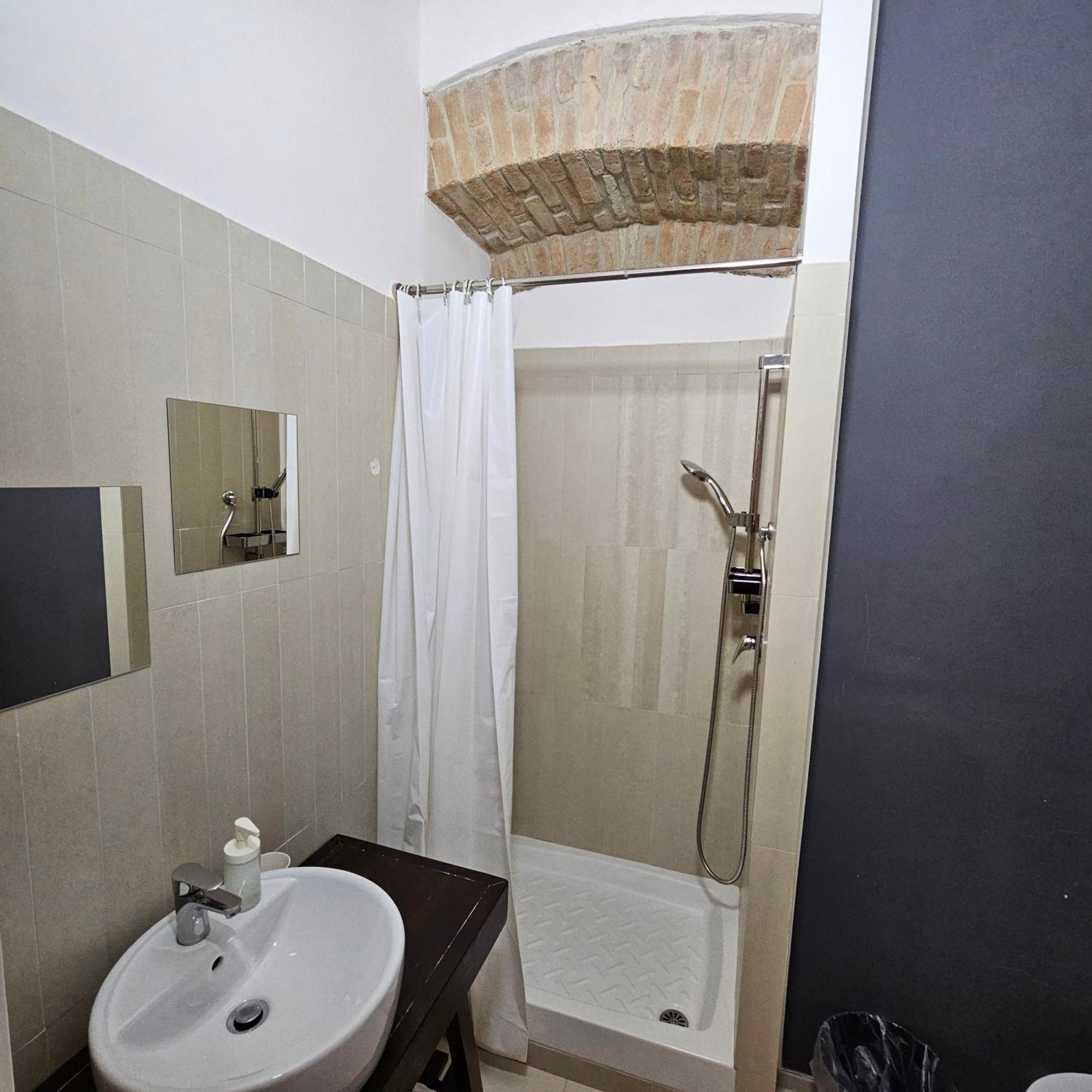 Room & Parking In Centro Citta Con Parcheggio Privato E Wifi Potenza Exteriör bild