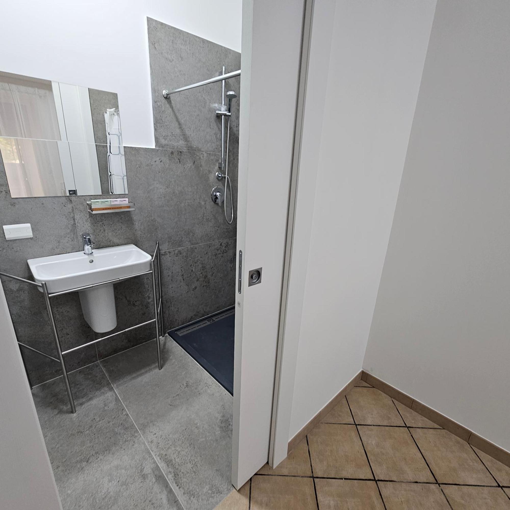 Room & Parking In Centro Citta Con Parcheggio Privato E Wifi Potenza Exteriör bild