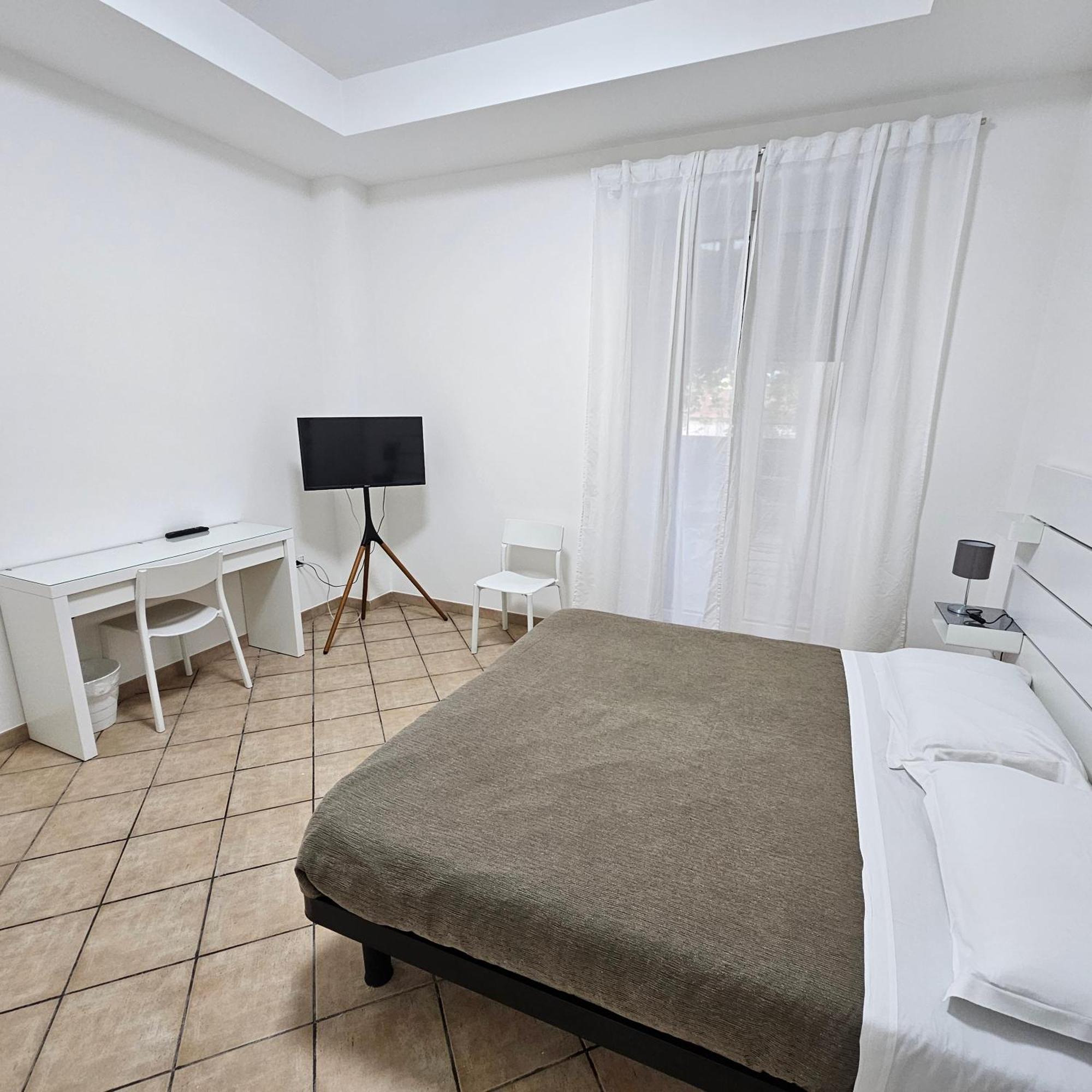 Room & Parking In Centro Citta Con Parcheggio Privato E Wifi Potenza Exteriör bild