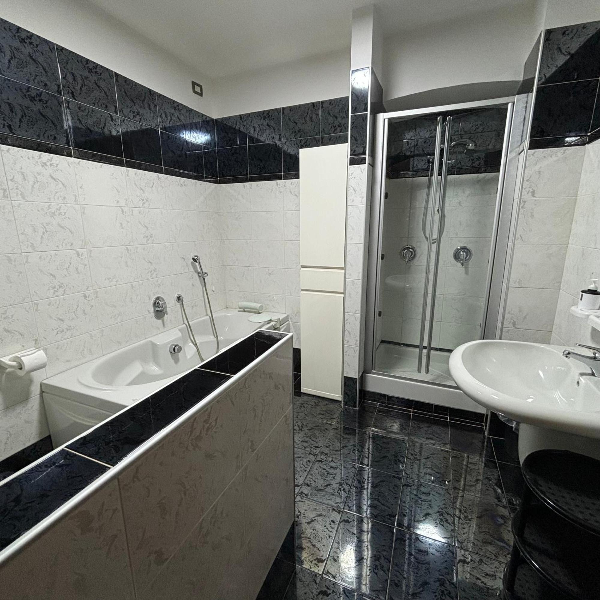 Room & Parking In Centro Citta Con Parcheggio Privato E Wifi Potenza Exteriör bild